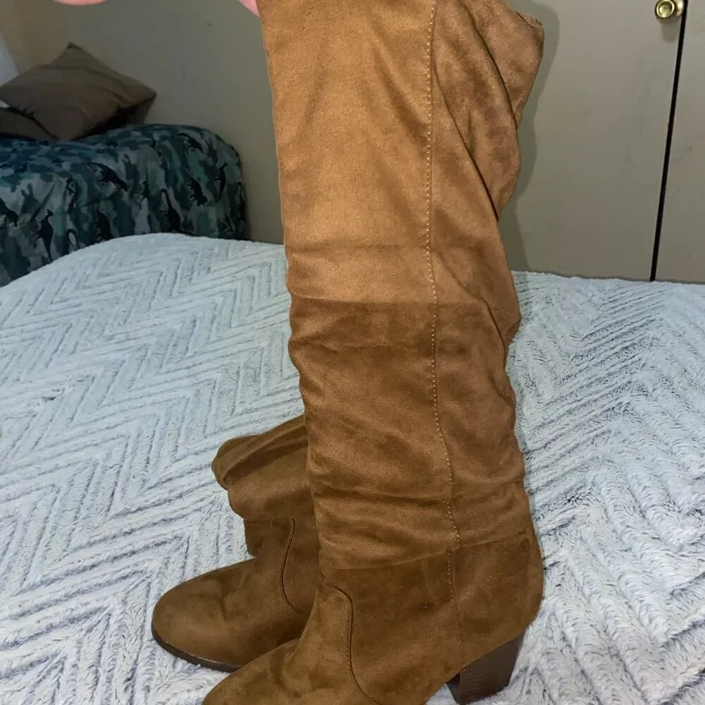 Boots - Picture 3 of 3